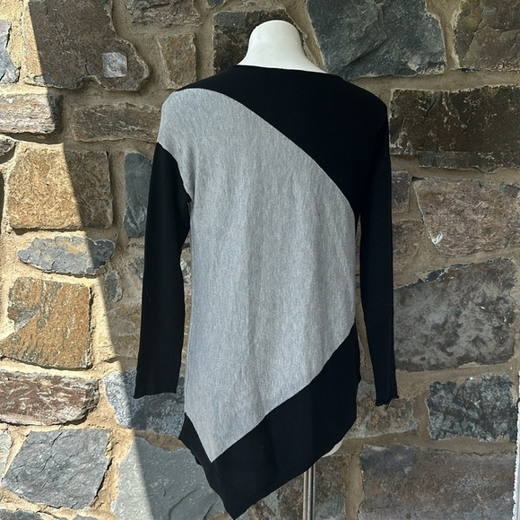 Joan Vass Studio Women's Black/Gray Color Block Asymmetrical Sweater Size Medium - Picture 5 of 8